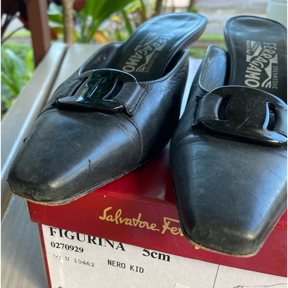 FERRAGAMO BLACK SLIDES 5.5C - Picture 7 of 8